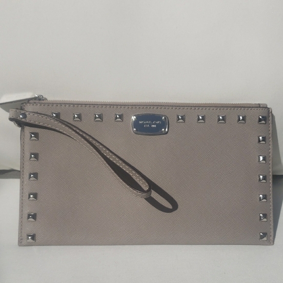 💜Michael Kors Gray Studded Wristlet - Picture 1 of 9